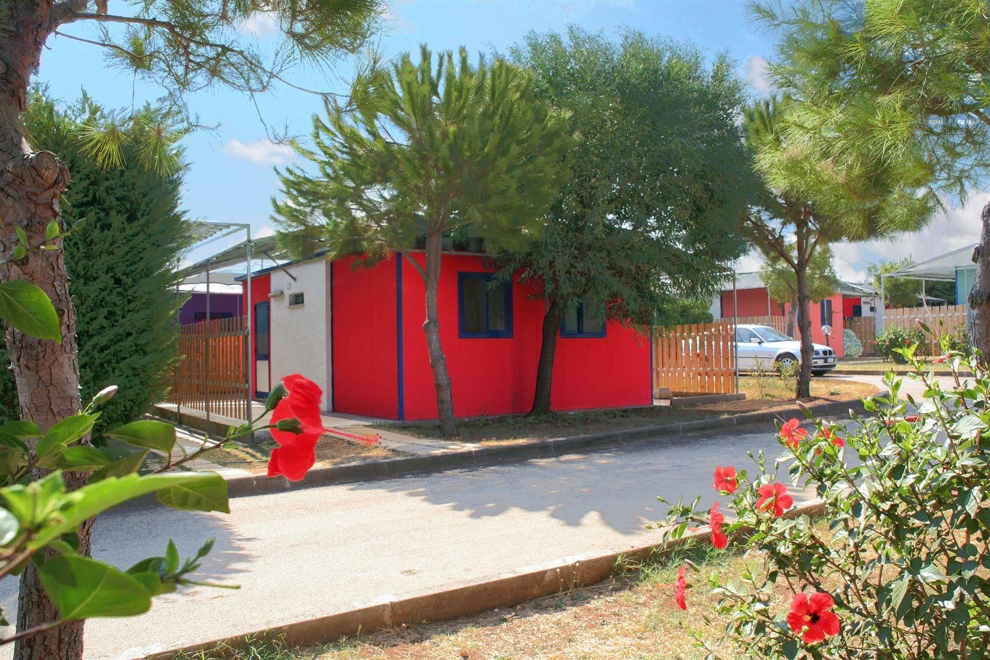 Camping Villaggio Lamaforca Торре-Санта-Сабина Экстерьер фото